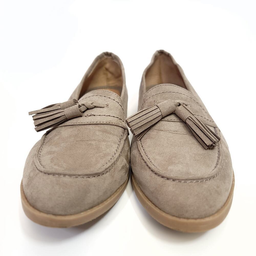 Dress Barn Loafer Size 7 Womens Shoe Flats Tassel Tan​​ - Picture 2 of 9